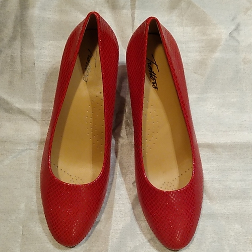 Ladies Trotters FAB  Red dress pump